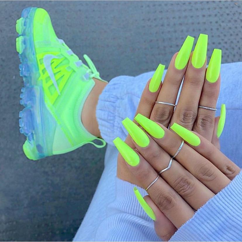 Neon Nails: Get The Urban Power Clash with these Mind-Blowing Designs
