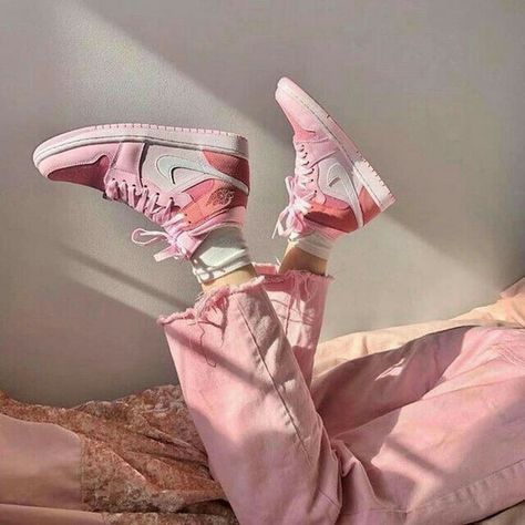 Soft pink aesthetic inspo: Outfits and vibe