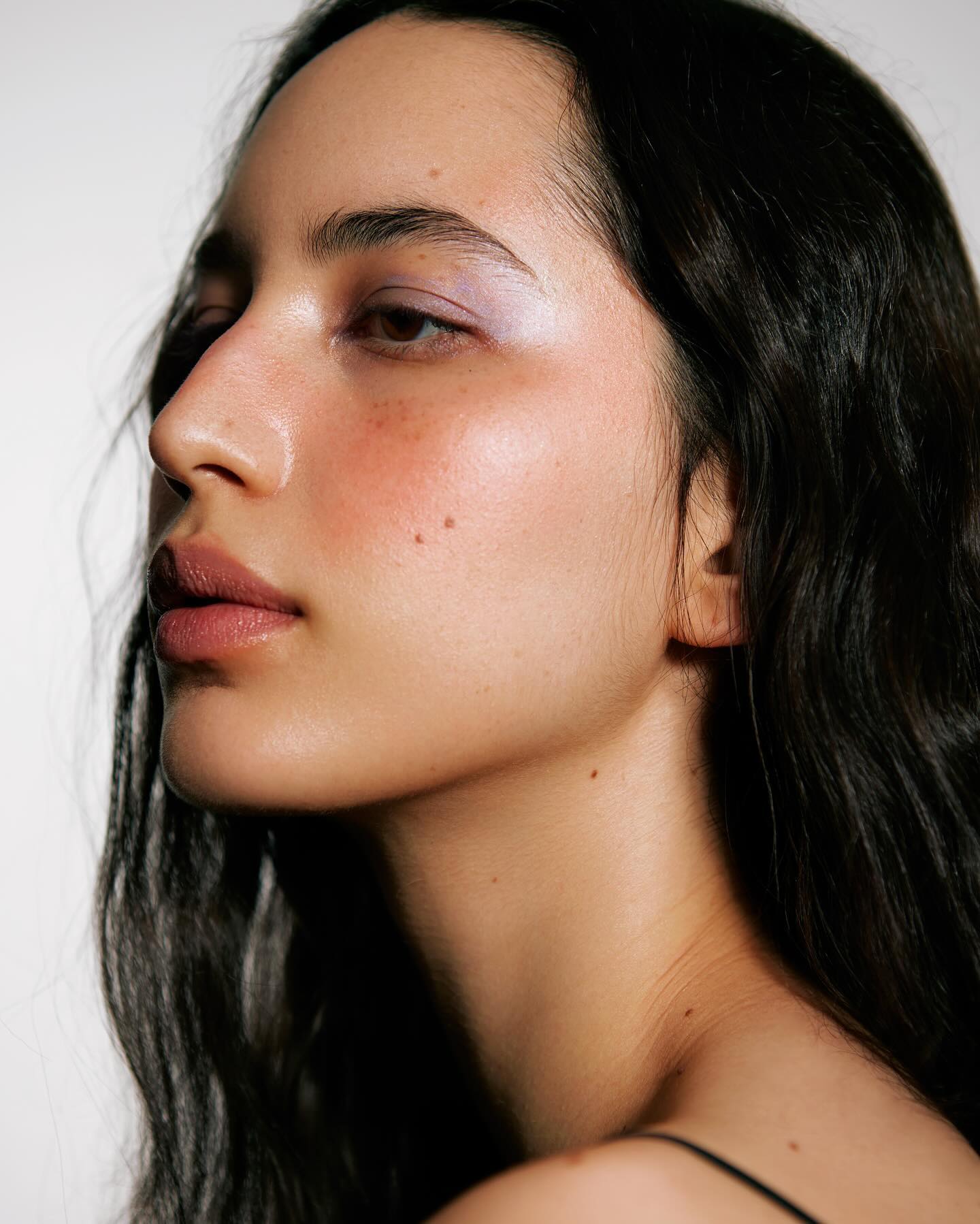 Nude Face: Lighten Up Your Makeup Look This Year