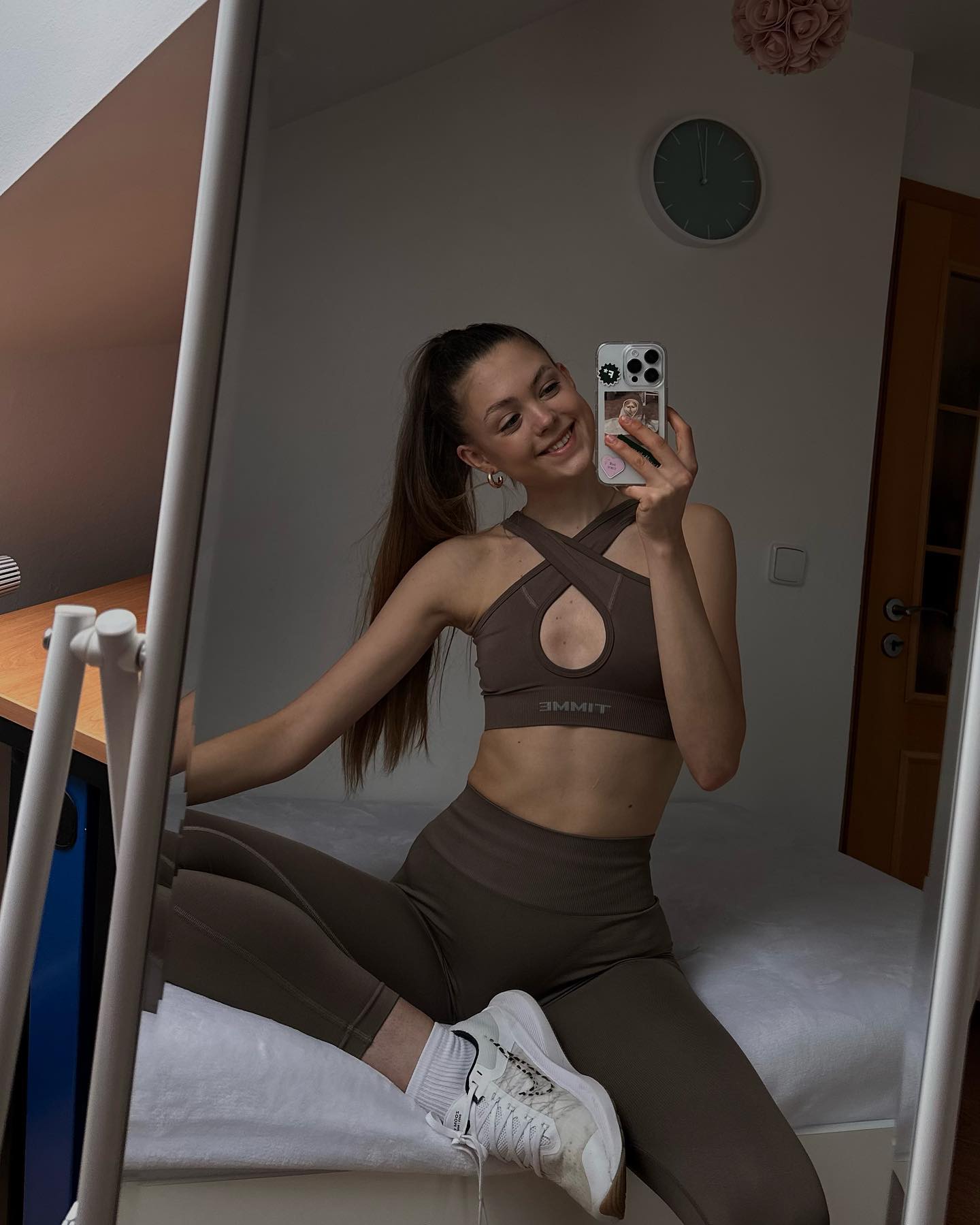 Winter Trends: Minimalist Aesthetic Workout Outfits Inspo