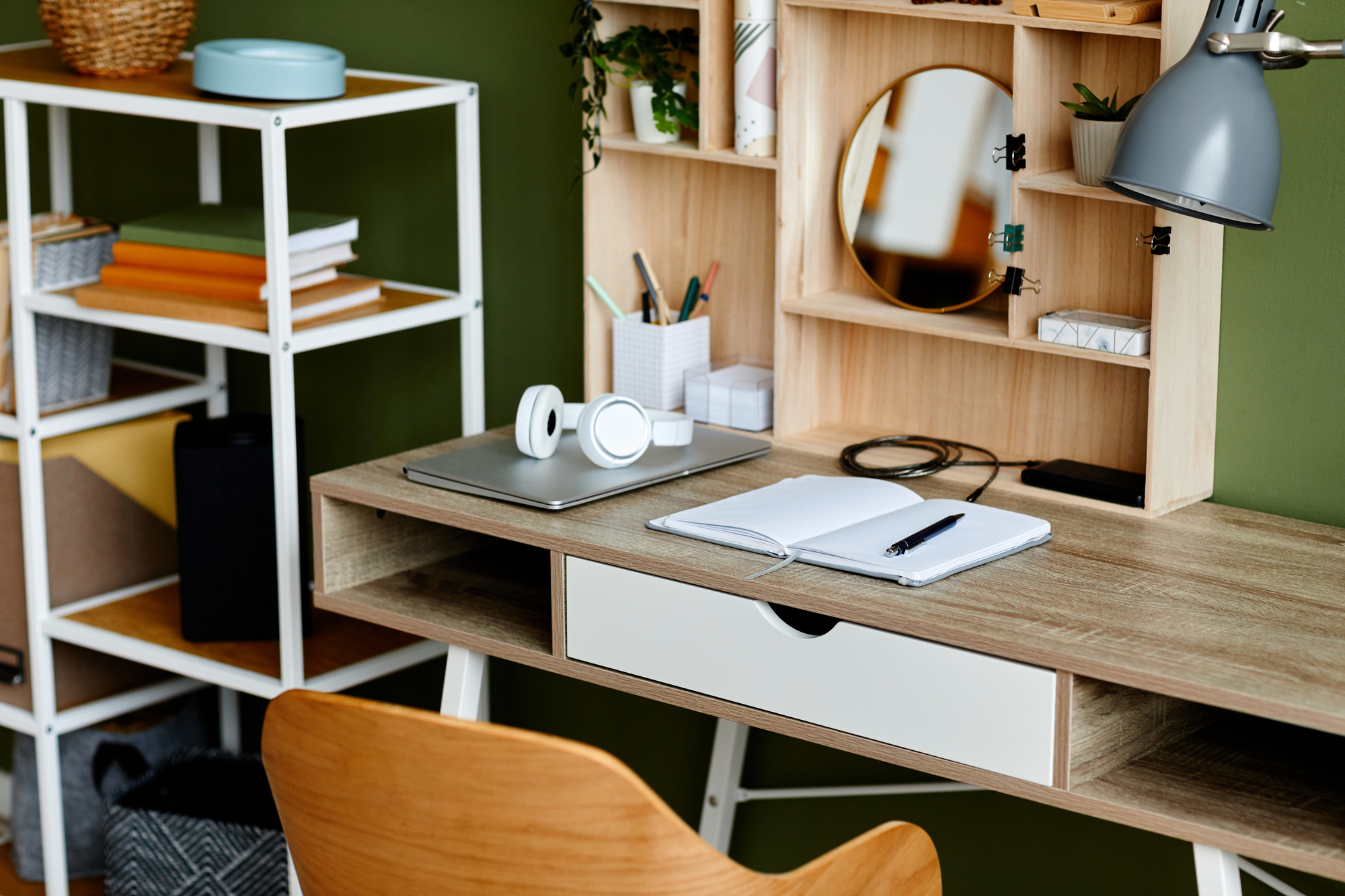 Declutter Work Environment Declutter Your Workspace: Inspiring Ideas for a Distraction-Free Zone ...